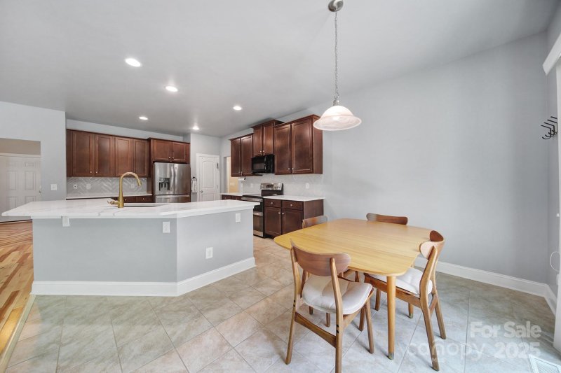 Property image 5 of 121 Holt Lane in Mccrary Woods, Mooresville, NC 28117