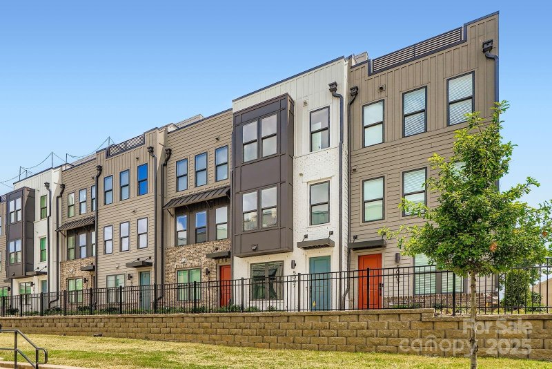 Property image 3 of 5007 Tiny Lane in Tremont Station, Charlotte, NC 28203