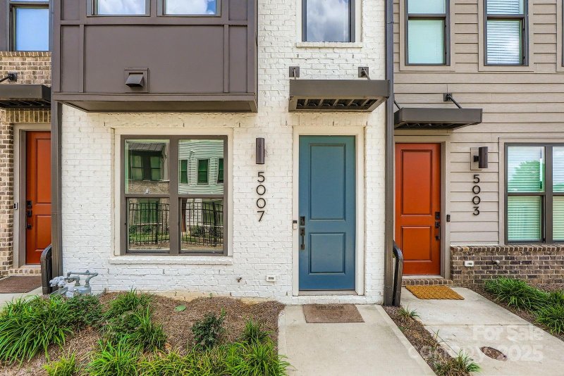 Property image 4 of 5007 Tiny Lane in Tremont Station, Charlotte, NC 28203