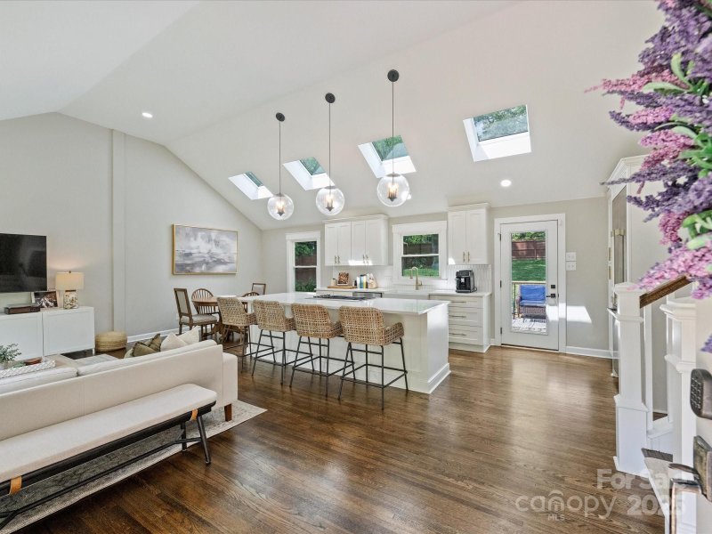 Property image 3 at 3910 Rhodes Avenue, Charlotte, NC 28210