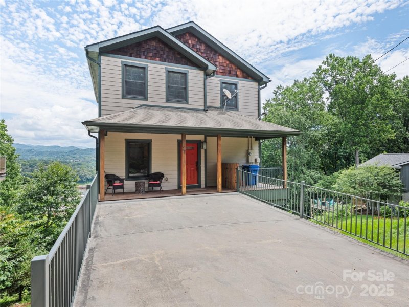 Property image 4 of 32 Grandview Drive in Grandview, Asheville, NC 28806