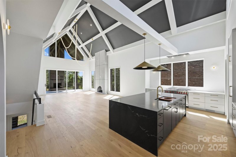 Property image 5 of 600 Lorna Street in Chantilly, Charlotte, NC 28205