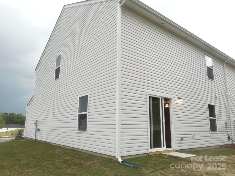 Property image 3 of 3421 Ellingford Road in Paw Creek Village, Charlotte, NC 28214