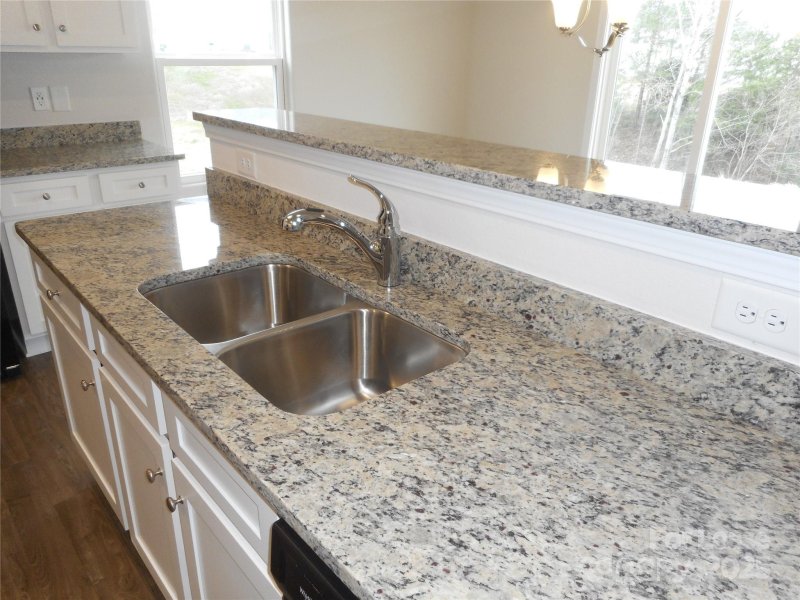 Property image 4 of 3421 Ellingford Road in Paw Creek Village, Charlotte, NC 28214