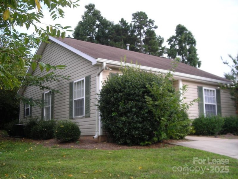 Property image 2 at 125 Springwood Lane, Mooresville, NC 28117