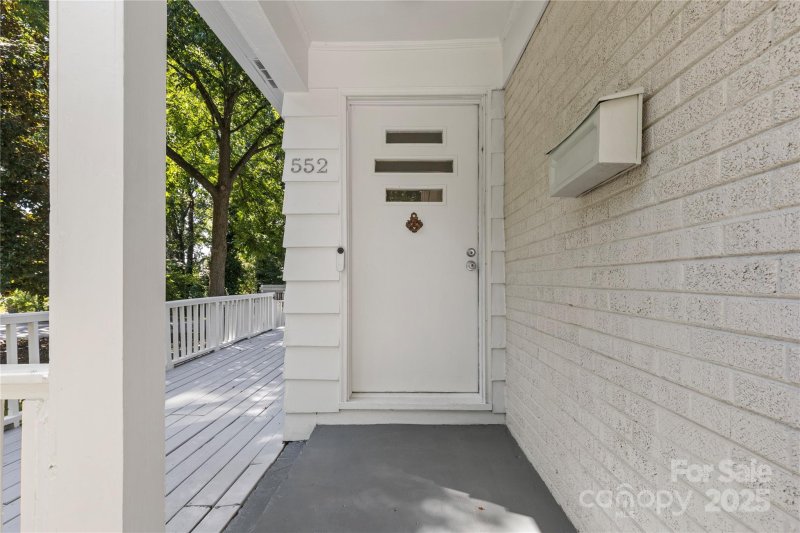 Property image 2 at 552 E Woodlawn Road, Charlotte, NC 28209