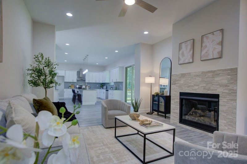 Property image 4 of 5125 Isaac Drive in Bahama Park, Charlotte, NC 28216