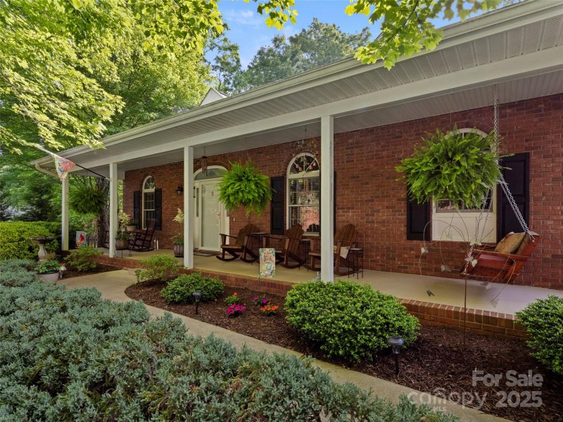 Property image 2 at 71 Dallas Drive, Hendersonville, NC 28739