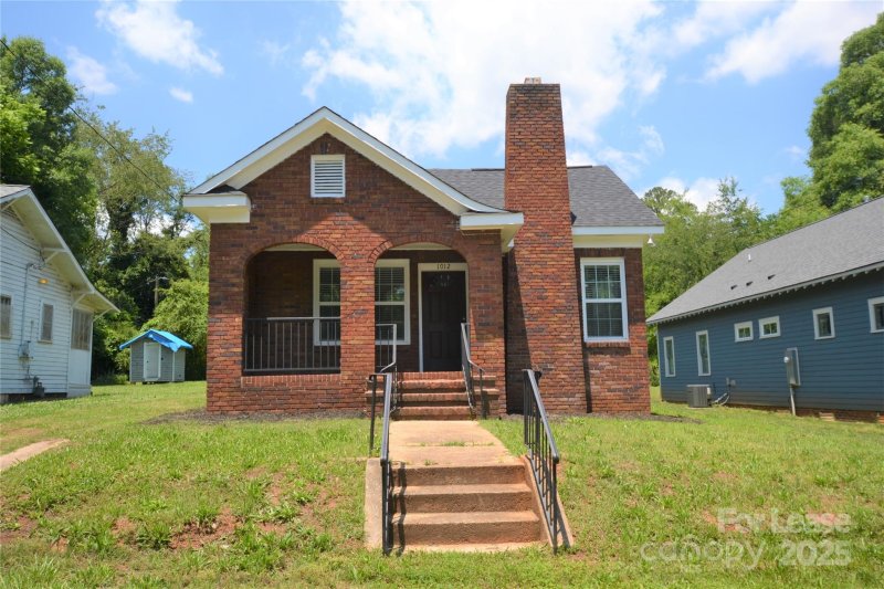 Property image 3 at 1012 Vanizer Street, Charlotte, NC 28208