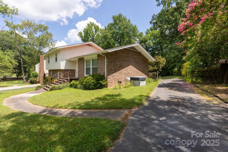 Property image 2 at 1533 Bonnie Lane, Charlotte, NC 28213