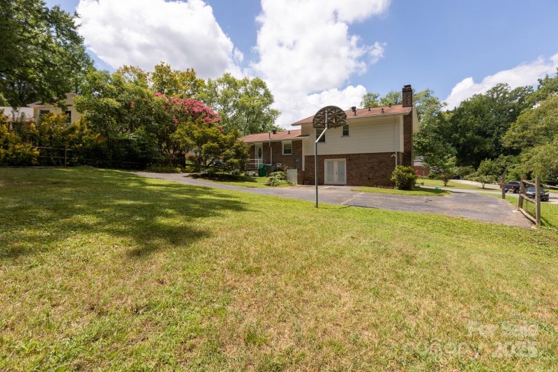 Property image 4 at 1533 Bonnie Lane, Charlotte, NC 28213