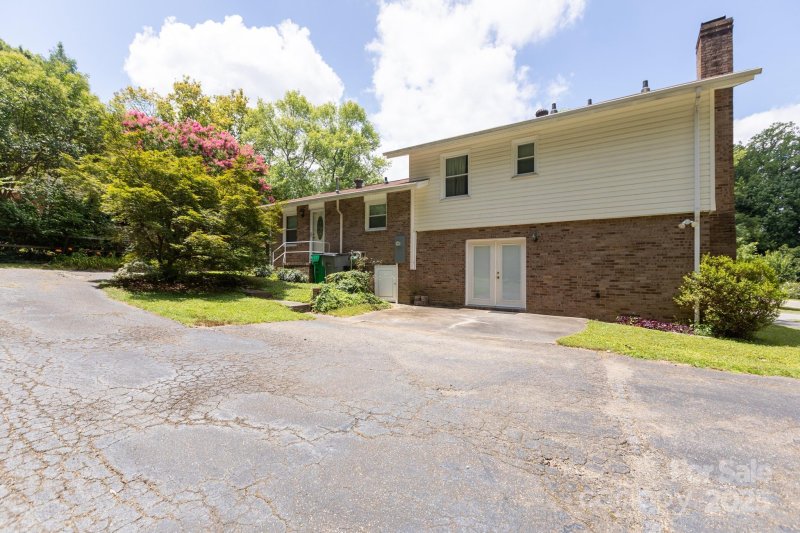 Property image 5 at 1533 Bonnie Lane, Charlotte, NC 28213