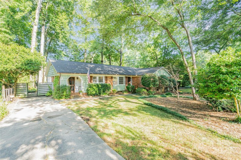 Property image 2 at 5811 Doncaster Drive, Charlotte, NC 28211