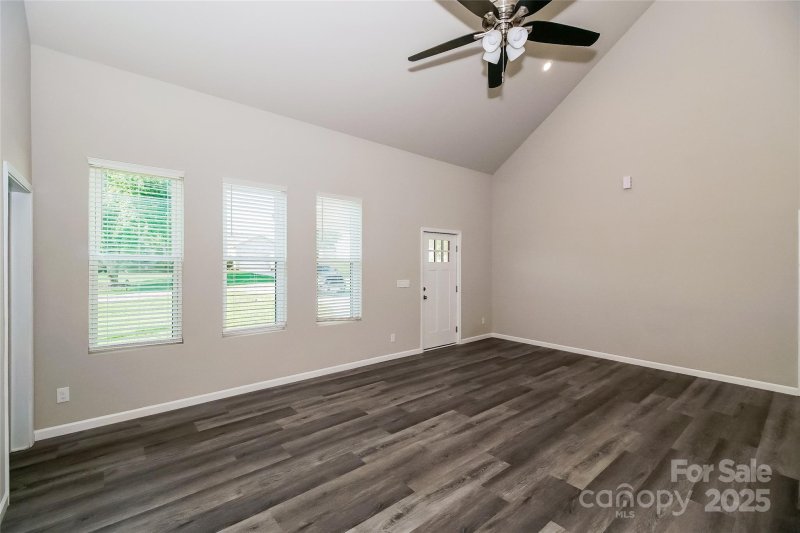 Property image 3 of 131 Clearview Road in Chipley Park, Statesville, NC 28625