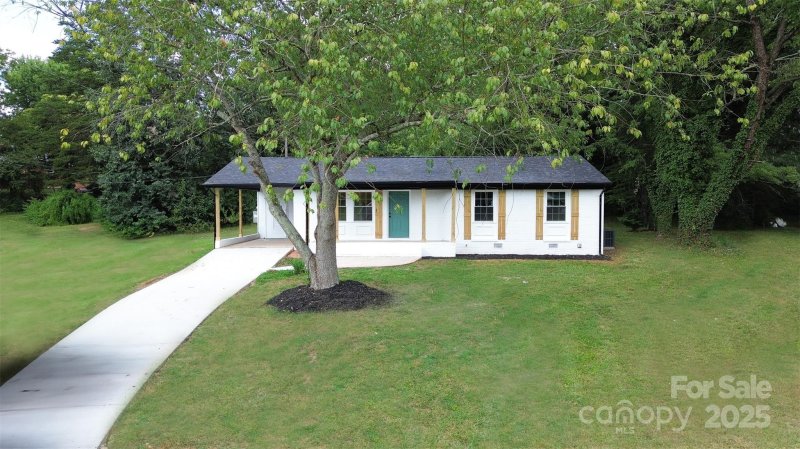 Property image 2 at 716 W Pine Circle, Statesville, NC 28677