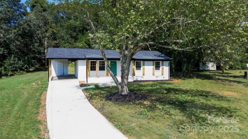 Property image 3 at 716 W Pine Circle, Statesville, NC 28677