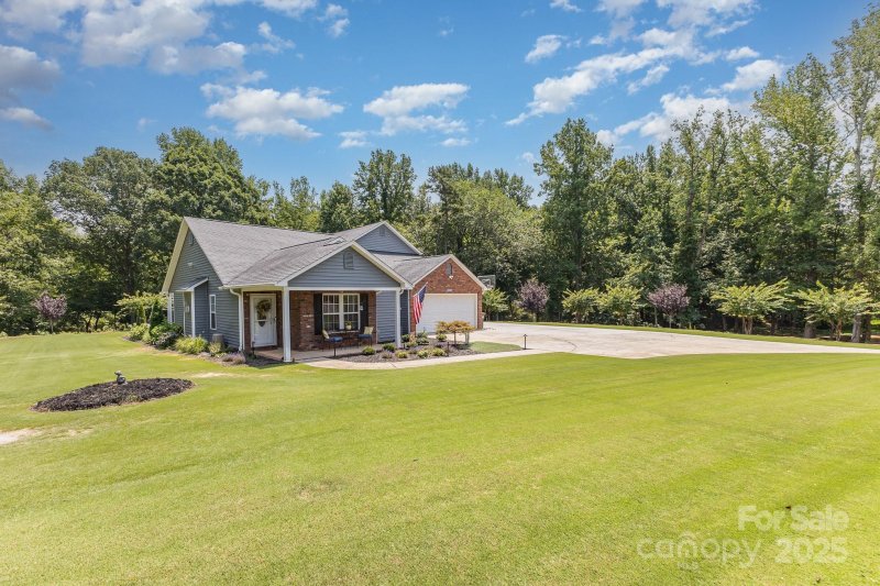 Property image 2 of 2301 Gleneagles Drive in Gleneagles, Monroe, NC 28110