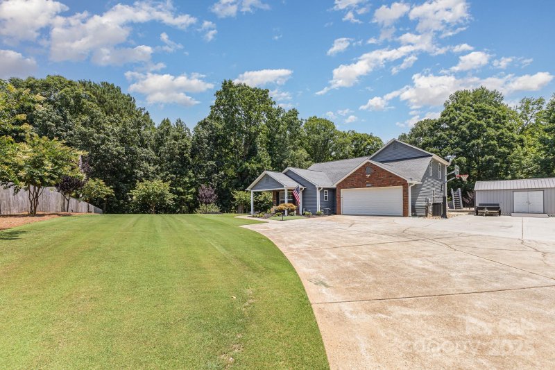 Property image 3 of 2301 Gleneagles Drive in Gleneagles, Monroe, NC 28110