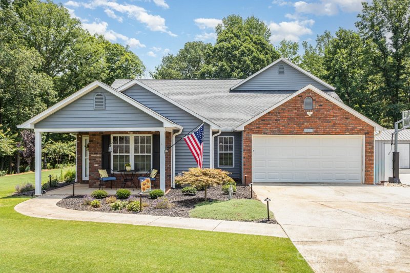 Property image 4 of 2301 Gleneagles Drive in Gleneagles, Monroe, NC 28110