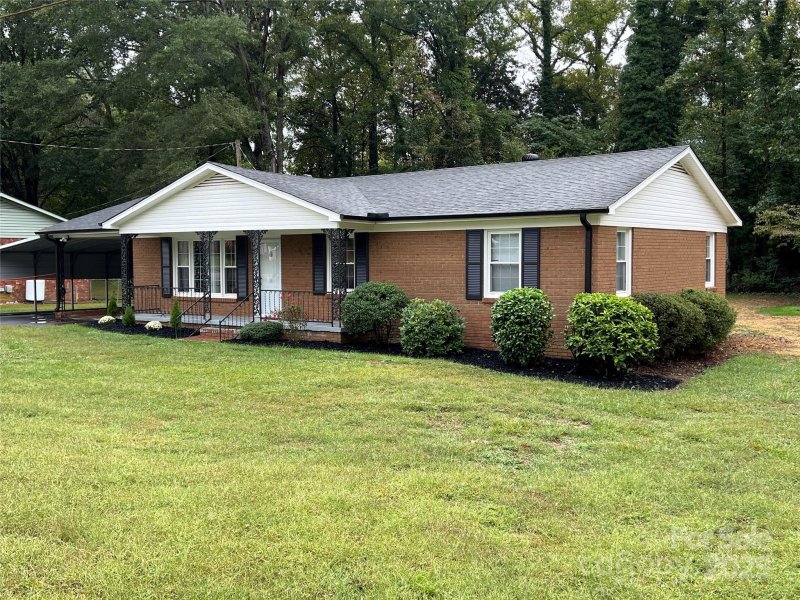 Property image 2 of 325 Briarcliff Drive in Briarcliff, Kannapolis, NC 28081