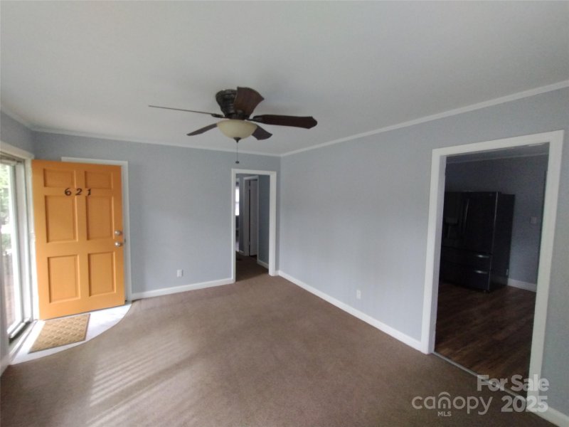 Property image 4 of 621 Reeves Court in Beechwood Acres, Charlotte, NC 28208