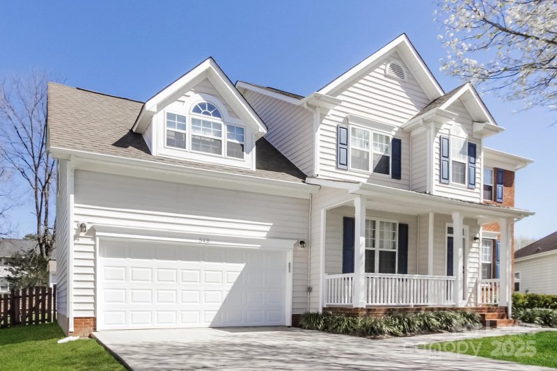 Property image 3 of 548 Dannyn Grove Court in Woods At Coulwood, Charlotte, NC 28214