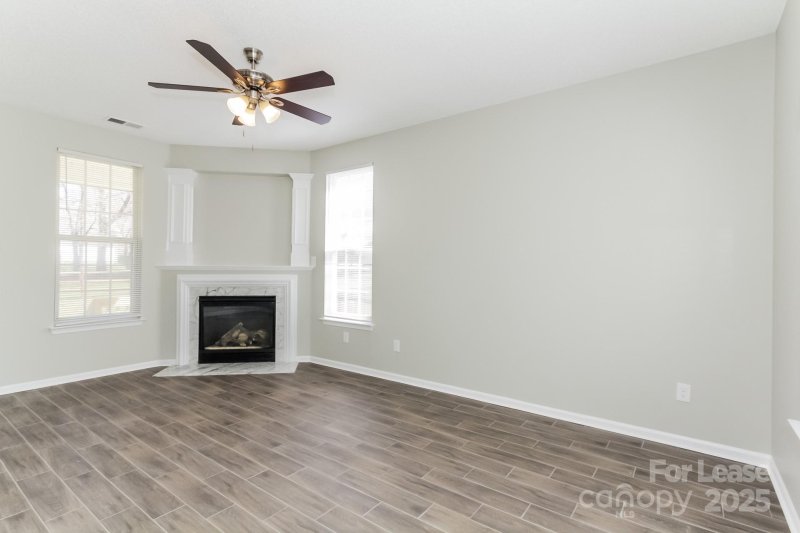 Property image 4 of 548 Dannyn Grove Court in Woods At Coulwood, Charlotte, NC 28214