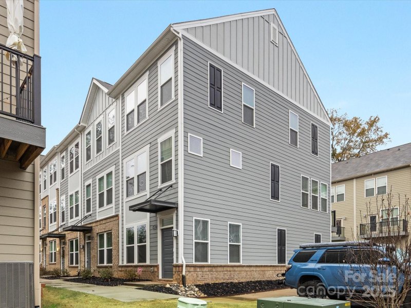 Property image 2 at 4027 Capital Ridge Court, Charlotte, NC 28205