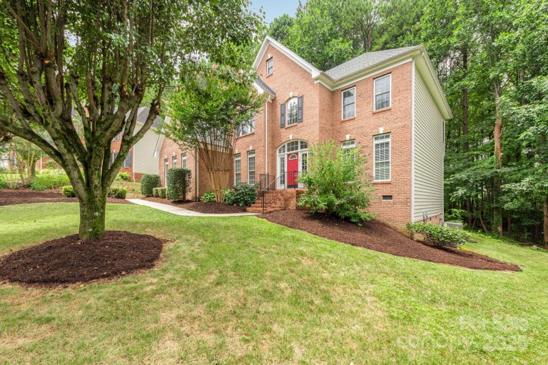 Property image 2 of 2747 Olympus Drive in Mt Isle Harbor, Charlotte, NC 28214