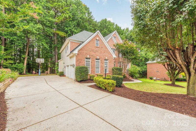 Property image 3 of 2747 Olympus Drive in Mt Isle Harbor, Charlotte, NC 28214