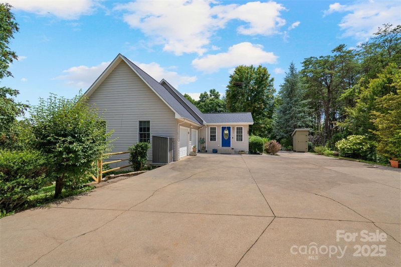 Property image 3 of 15 Willow Knolls Drive in Clearview Estates, Weaverville, NC 28787