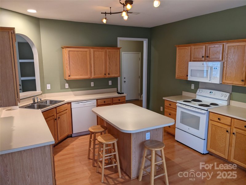 Property image 4 at 8240 Chatham Oaks Drive, Concord, NC 28027