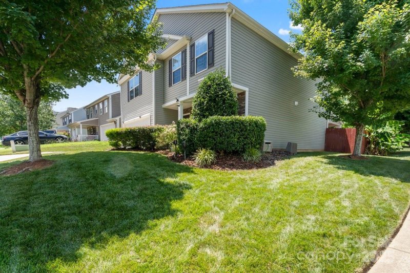 Property image 2 at 5631 Graypark Drive, Charlotte, NC 28269