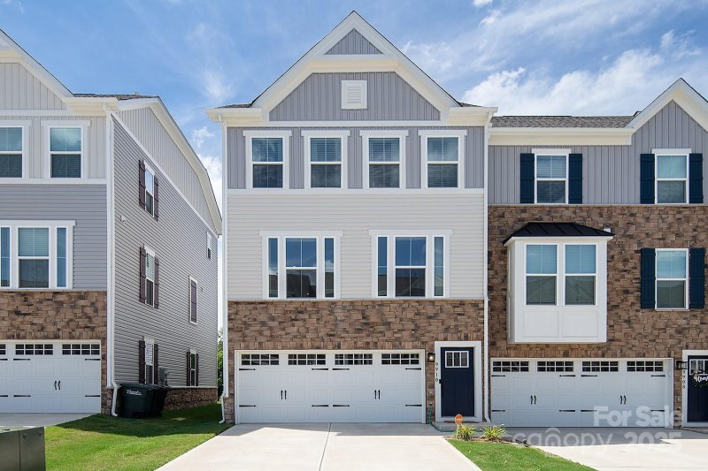 OakLawn, Huntersville Community