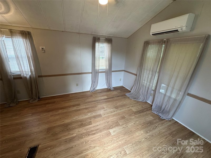 Property image 4 of 109 Hummingbird Circle in Badin Shores Resort, New London, NC 28127