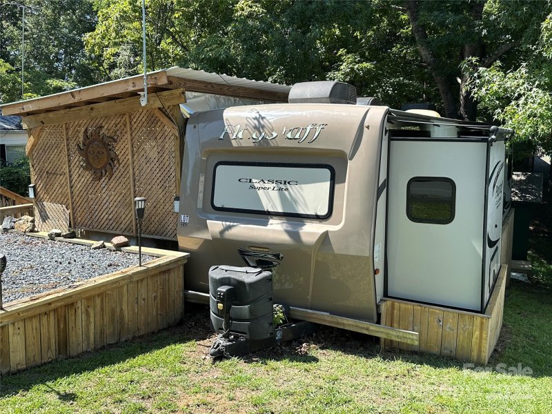 Property image 2 of 117 Pier Avenue in Badin Shores Resort, New London, NC 28127