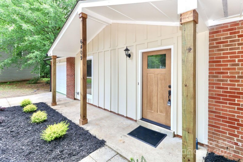 Property image 3 at 6409 Pineburr Court, Charlotte, NC 28211