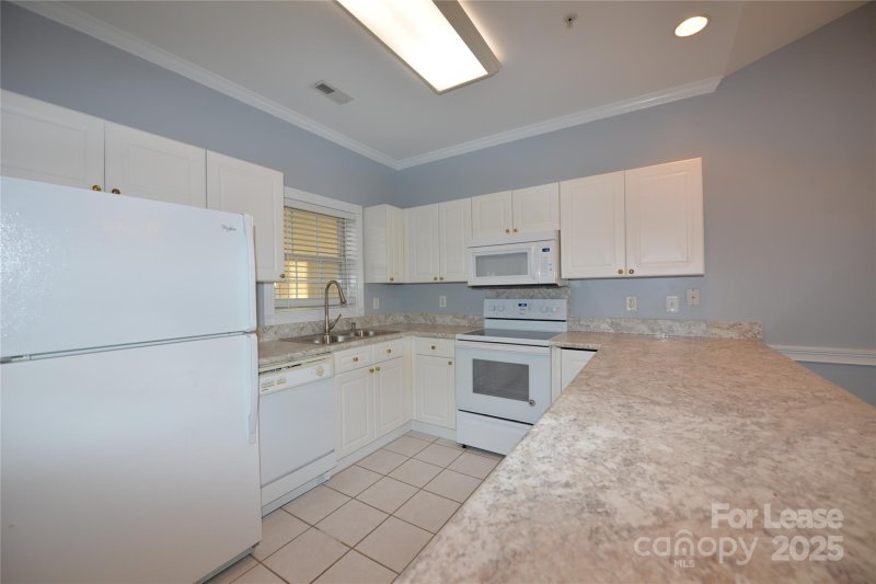 Property image 4 at 8933 Meadow Vista Road, Charlotte, NC 28213