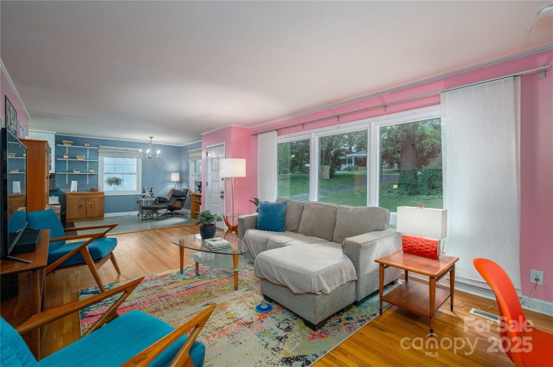 Property image 4 of 211 Ruby Lane in Thomas Acres, Gastonia, NC 28054