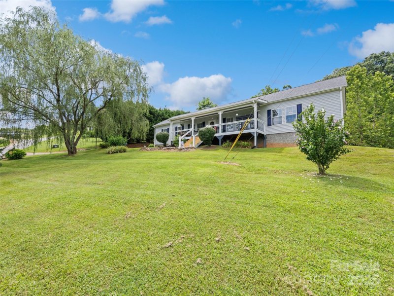 Property image 4 of 32 Perseverance Drive in Azalea Housing, Canton, NC 28716