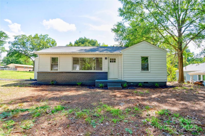 Property image 2 at 205 Crescent Drive, Bessemer City, NC 28016