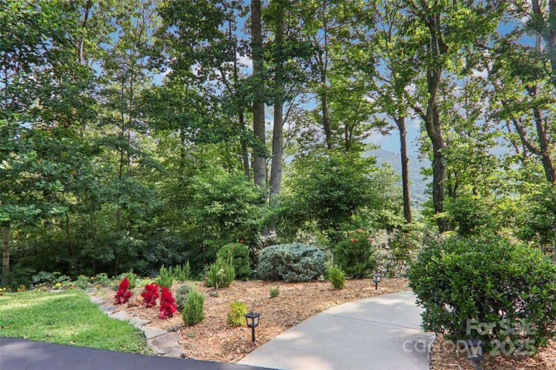 Property image 4 of 387 Goodview Drive in Green Mountain Vistas, Hendersonville, NC 28792
