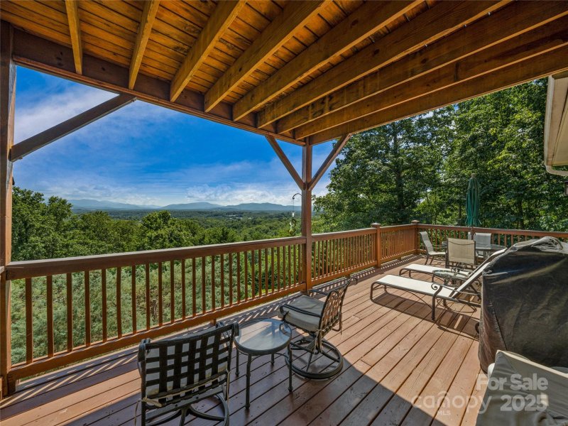Property image 4 of 206 Summershade Court in Gaston Mountain, Asheville, NC 28806