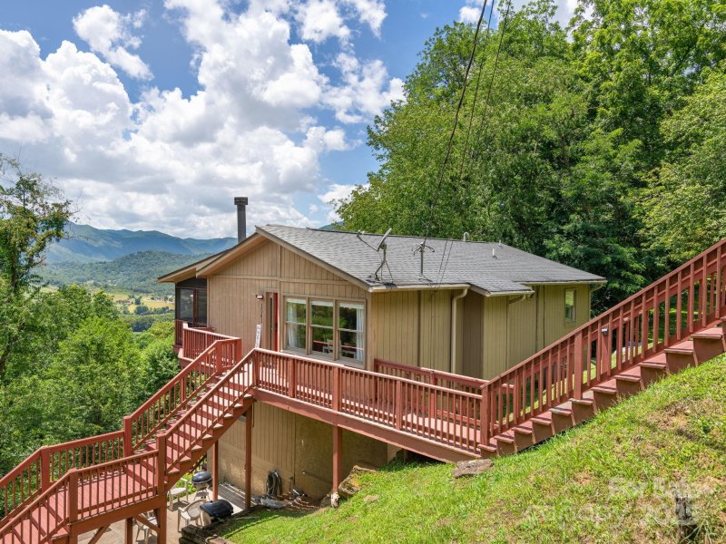 Property image 4 of 1541 Utah Mountain Road in Utah Mountain Estates, Waynesville, NC 28785