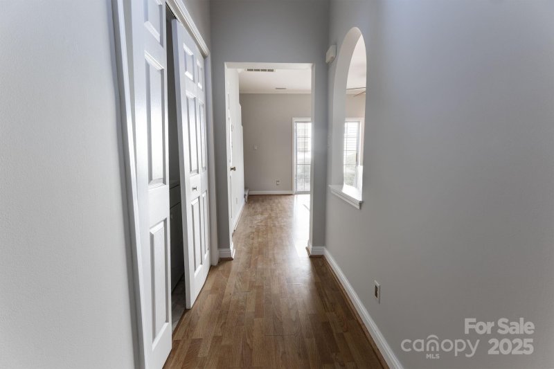 Property image 5 of 7020 Walnut Ridge Court in Oak Hill Village, Charlotte, NC 28217