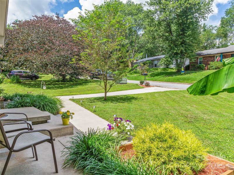 Property image 3 at 109 Wicklow Drive, Asheville, NC 28806