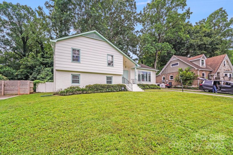 Property image 2 of 3518 Donovan Place in Shannon Park, Charlotte, NC 28215