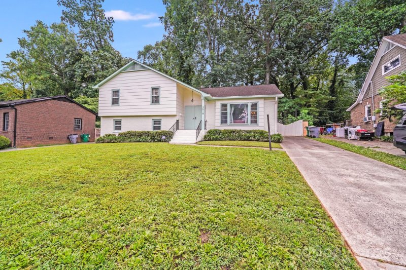 Property image 3 of 3518 Donovan Place in Shannon Park, Charlotte, NC 28215