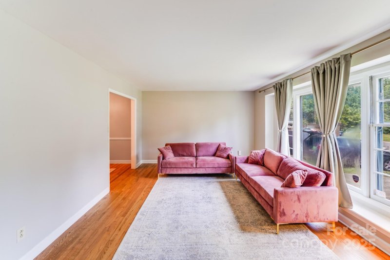 Property image 5 of 3518 Donovan Place in Shannon Park, Charlotte, NC 28215