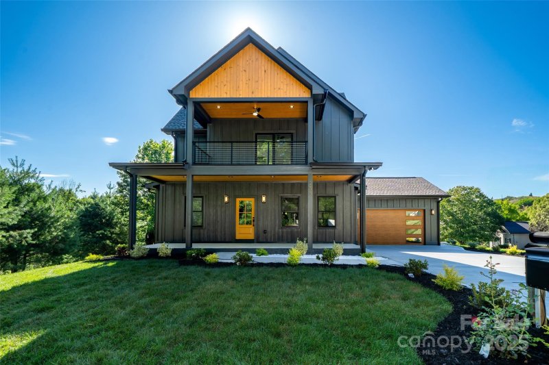 Property image 2 of 253 Eagles Eye Drive in Eagles View, Hendersonville, NC 28792